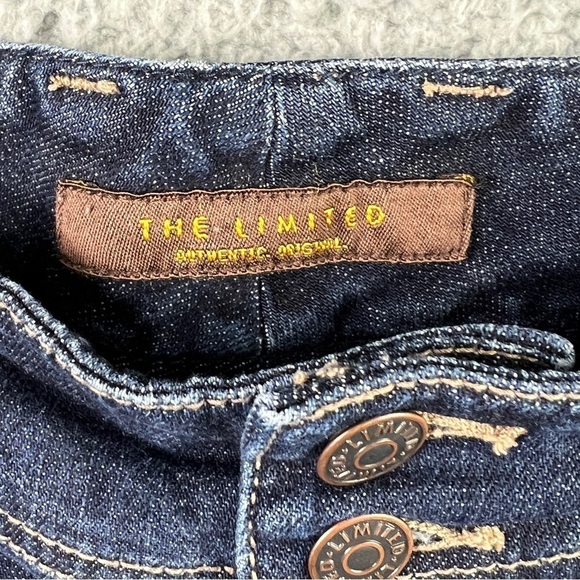 The Limited Women's Frayed Distressed Jean Shorts Dark Wash Size 8 - Picture 3 of 8